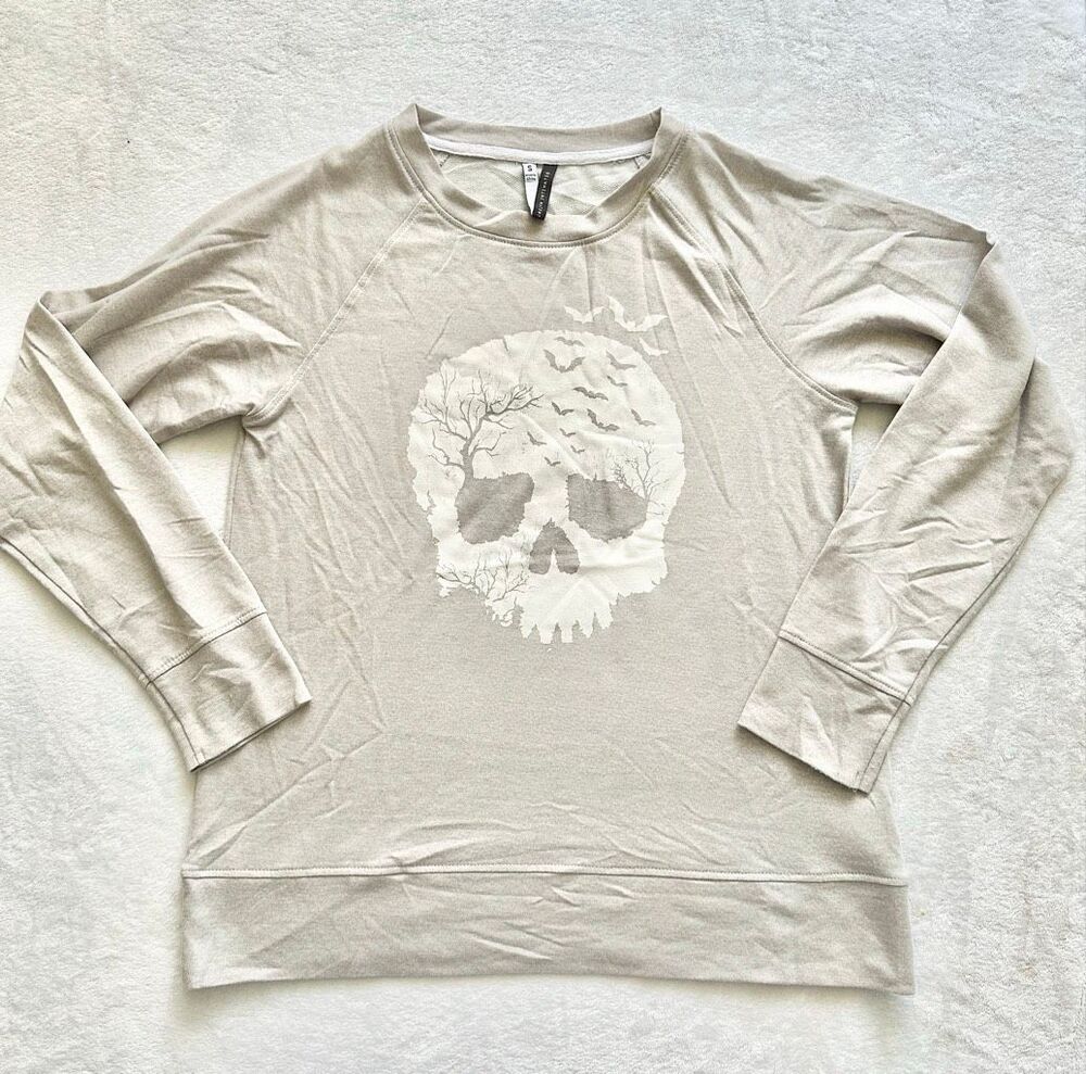 JACLYN INTIMATES gray and white Halloween skull crewneck sweatshirt size small